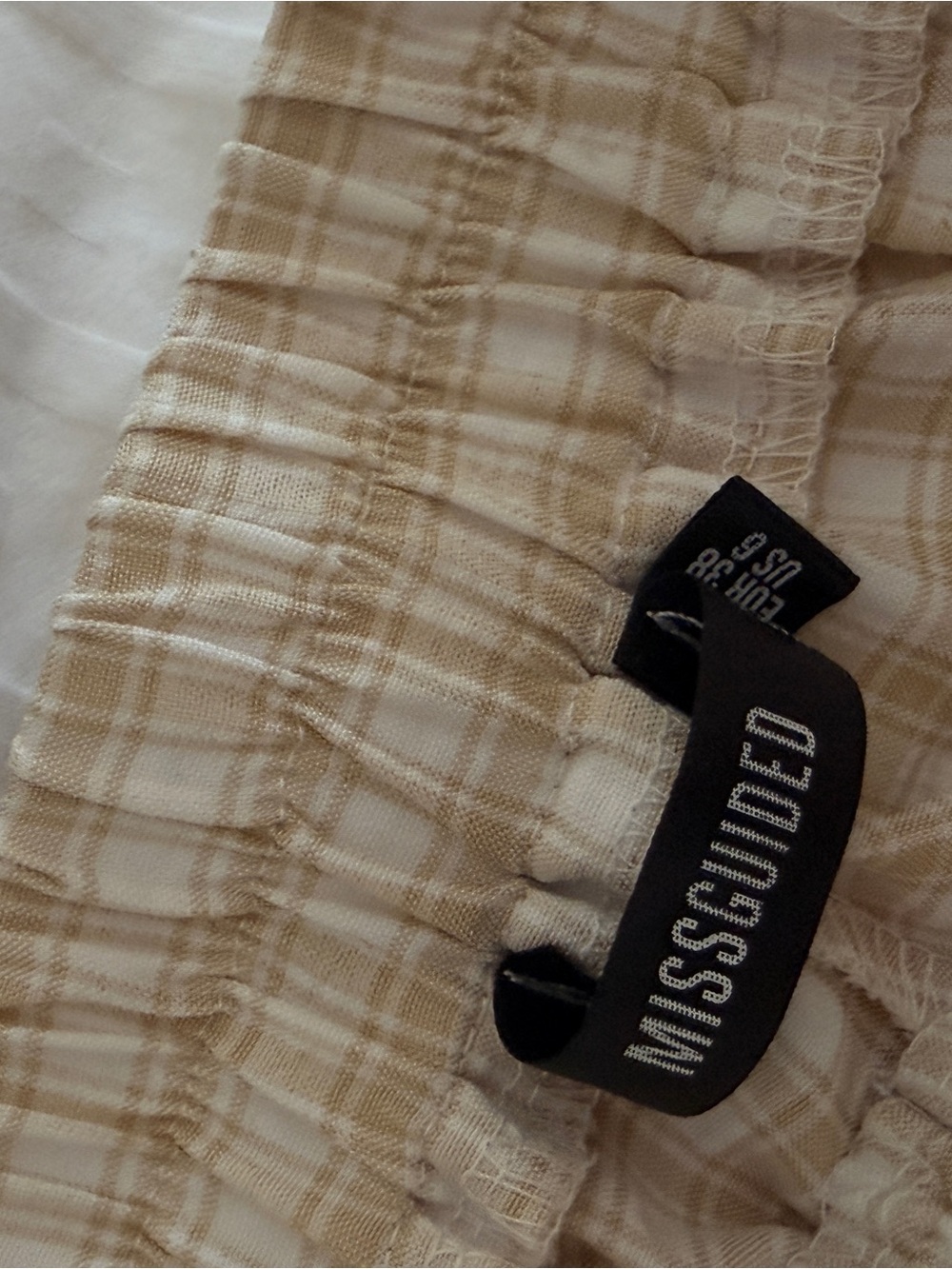 Lightweight Plaid Gingham Elastic-Waist Shorts in Light Beige - Picture 4 of 7